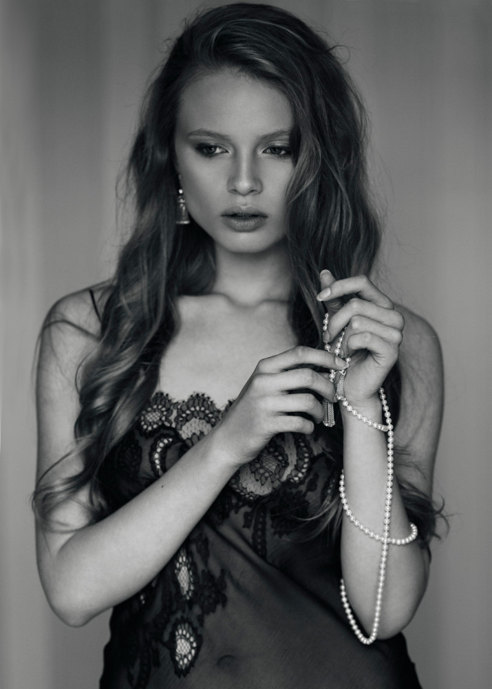 Leica-S-Magazine-Digital-Feature-Anna-Daki-Nudes-07