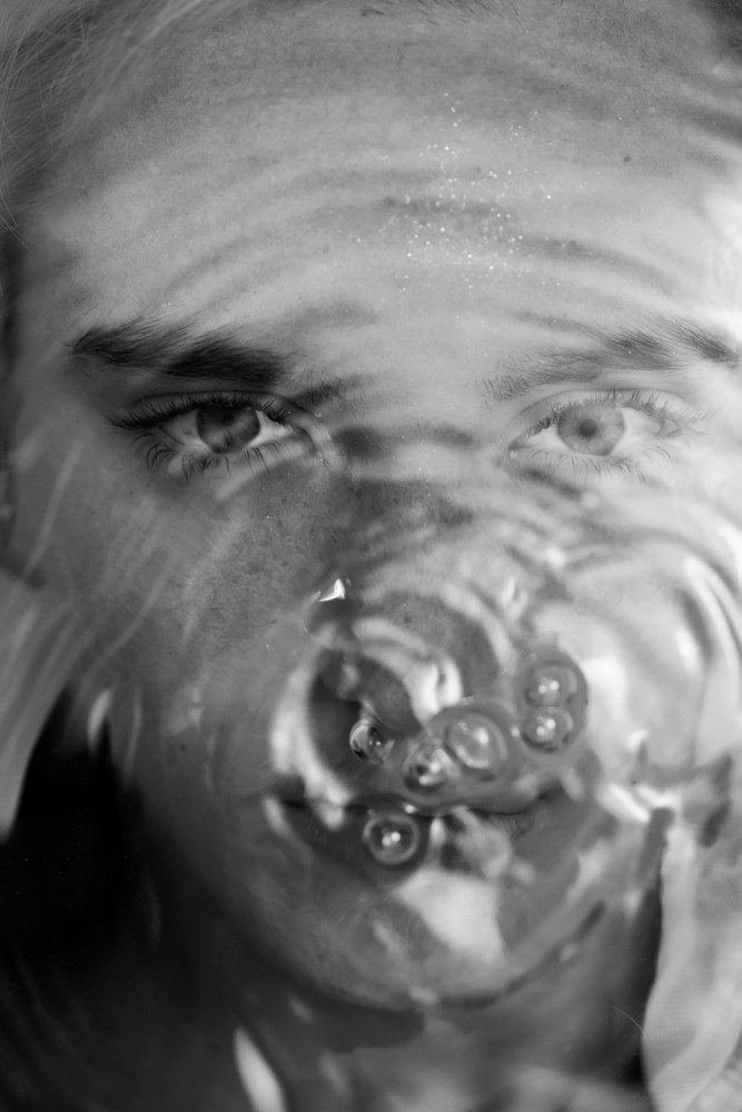 Leica-S-Magazine-Digital-Feature-Marie-Hochhaus-Underwaterlove_16
