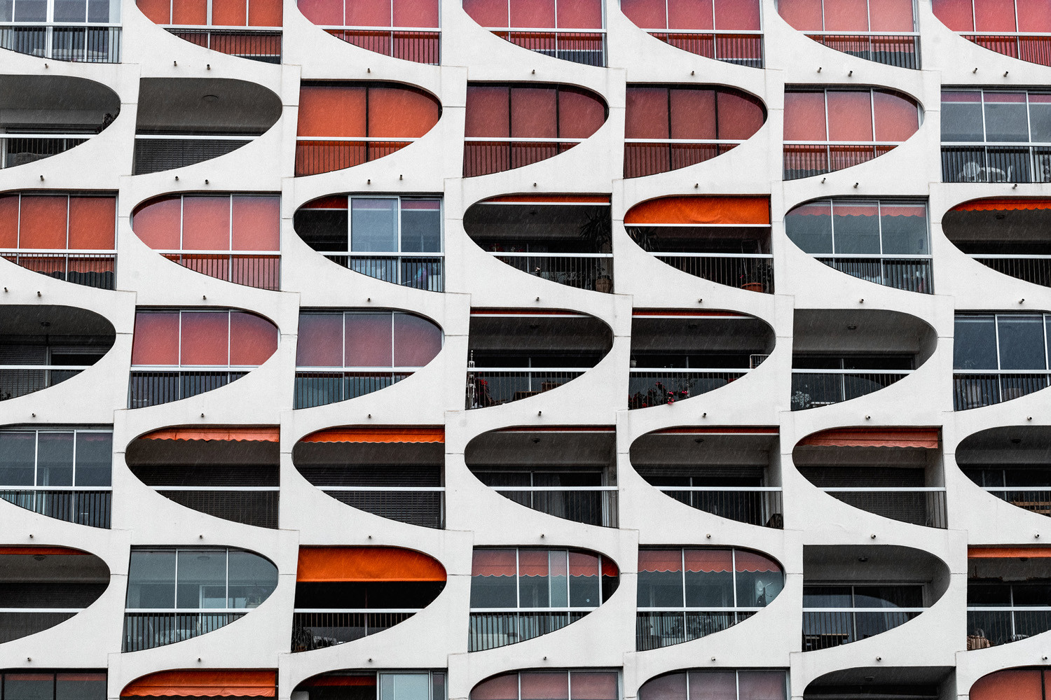 BUILDING_WITH_ORANGE_BLINDS3B_LA_GRANDE_MOTTE